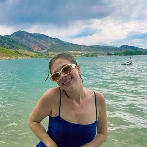 Meet your Posher, Mia